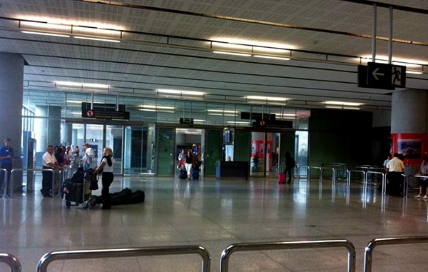 malaga-airport-arrivals-lounge